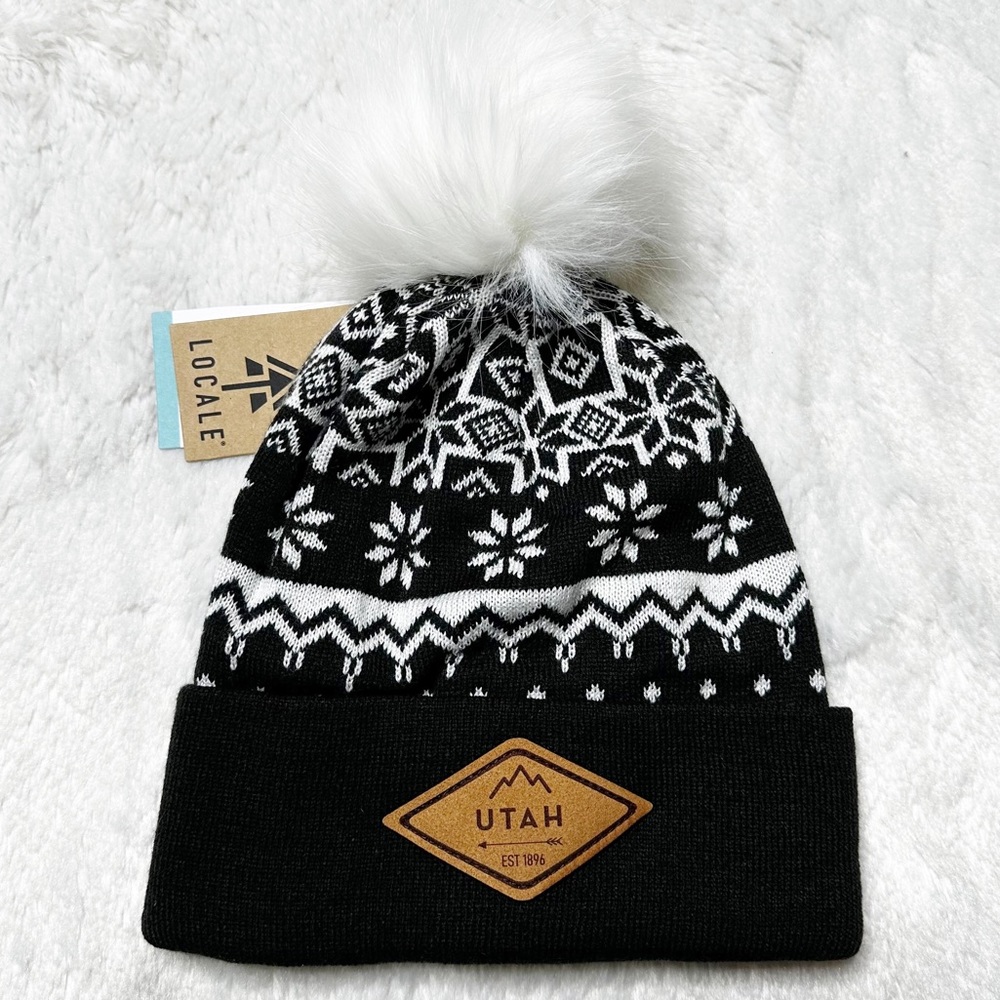 NWT Locale Utah Patch Snowflake Cuffed Knit Faux Fur Pom Beanie Black/ White OS